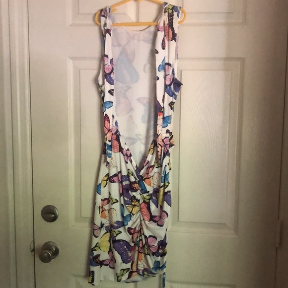 Fitted mid dress with back out - Picture 3 of 3